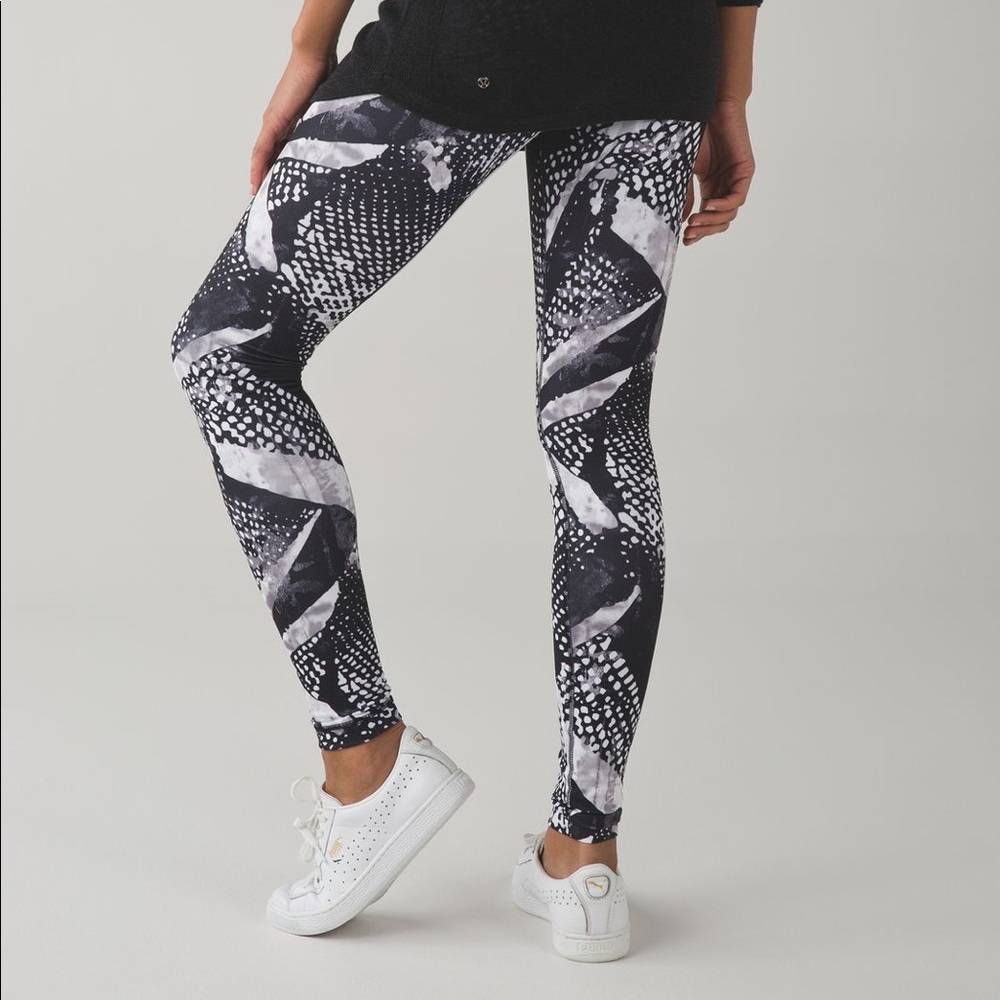 Lululemon leggings mosaic white/black print